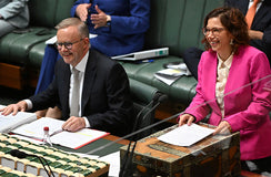 Labor moves to scrap cashless welfare card, introduce 10 days domestic violence leave
