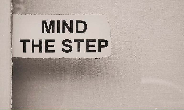 Sign saying Mind the Step